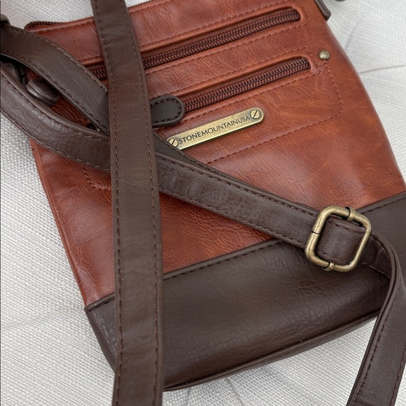 STONE MOUNTAIN leather slim crossbody bag - Picture 7 of 7